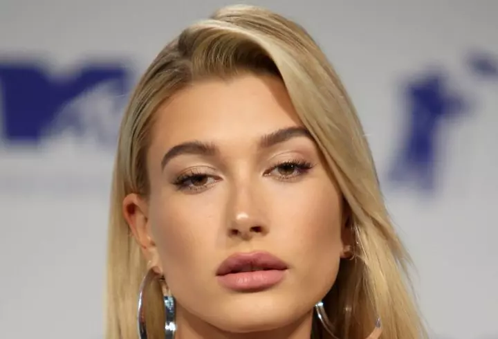 Get the look - Jennifer Lopez. Machiajul smokey eyes în nuanțe de maro, poartă-l și tu!