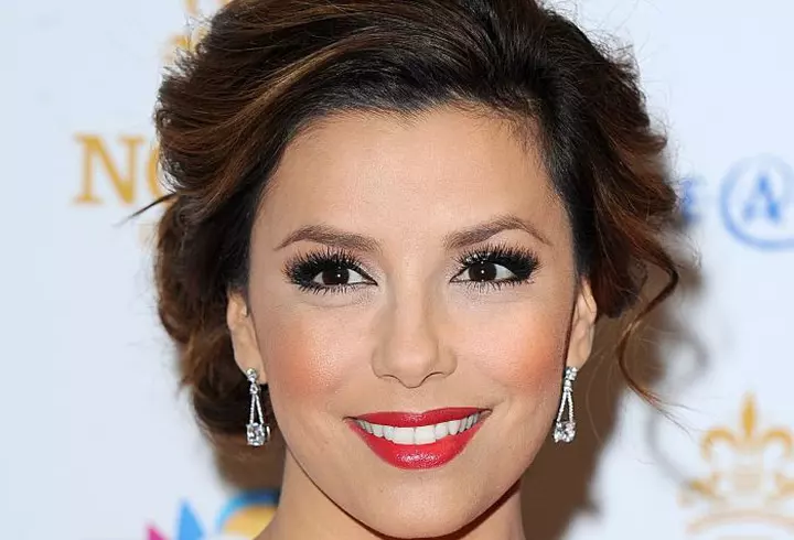 Get the look - Jennifer Lopez. Machiajul smokey eyes în nuanțe de maro, poartă-l și tu!