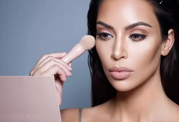 Get the look - Jennifer Lopez. Machiajul smokey eyes în nuanțe de maro, poartă-l și tu!