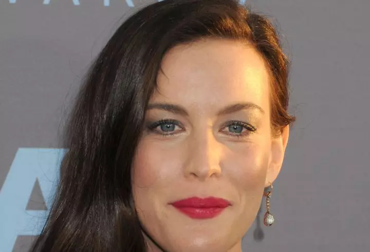 Get the look - Jennifer Lopez. Machiajul smokey eyes în nuanțe de maro, poartă-l și tu!