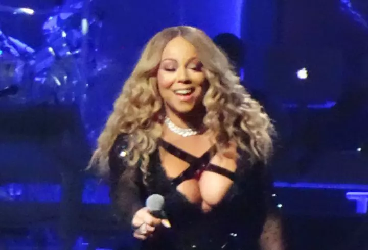 Jennifer Lawrence, prima apariţie oficială pe covorul roşu la Veneţia alături de iubitul cu 21 de ani mai bătrân