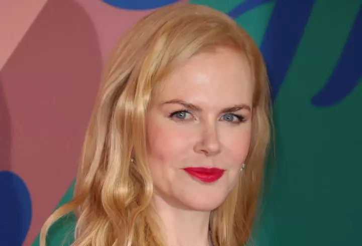 Get the look - Jennifer Lopez. Machiajul smokey eyes în nuanțe de maro, poartă-l și tu!