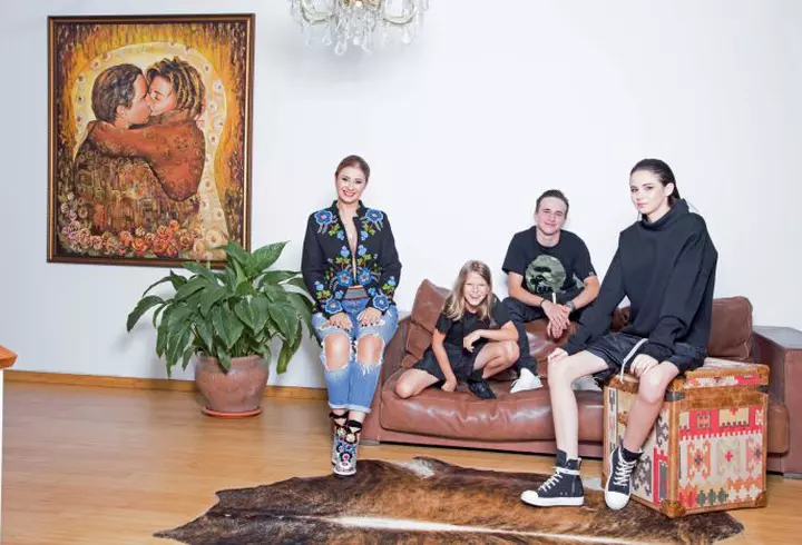 Jennifer Lawrence, prima apariţie oficială pe covorul roşu la Veneţia alături de iubitul cu 21 de ani mai bătrân