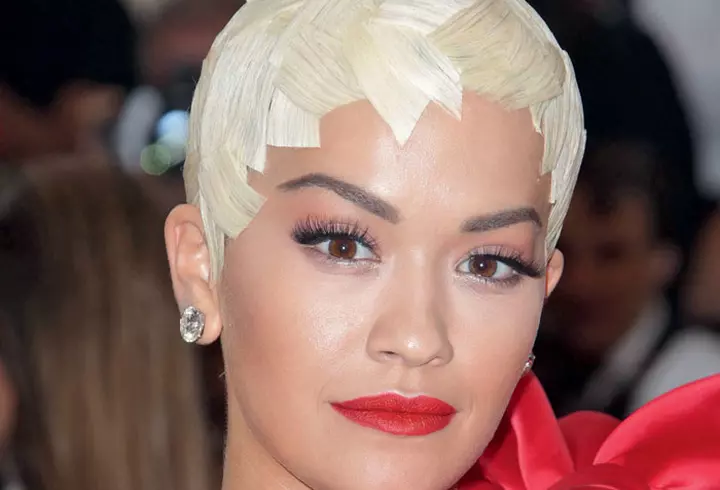 Get the look - Jennifer Lopez. Machiajul smokey eyes în nuanțe de maro, poartă-l și tu!