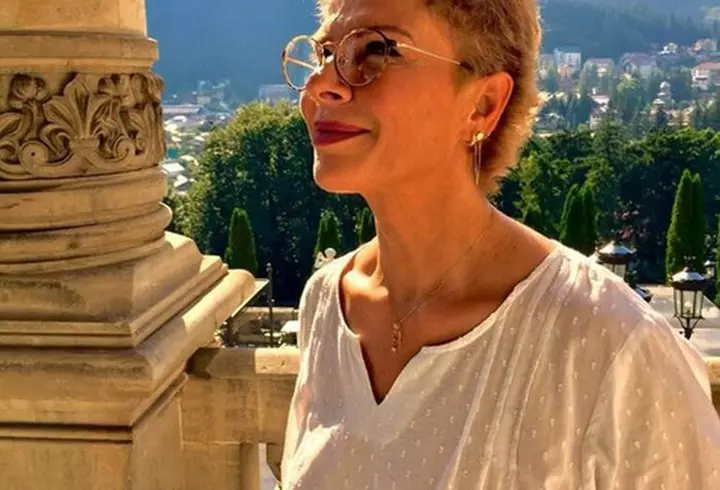 Emmanuel şi Brigitte Macron vizitează astăzi România. Cu ce ţinute a impresionat Prima Doamnă a Franţei până acum!