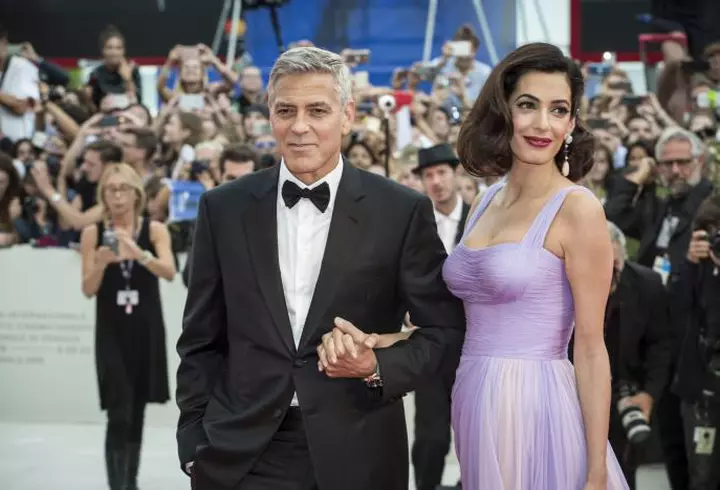 Jennifer Lawrence, prima apariţie oficială pe covorul roşu la Veneţia alături de iubitul cu 21 de ani mai bătrân