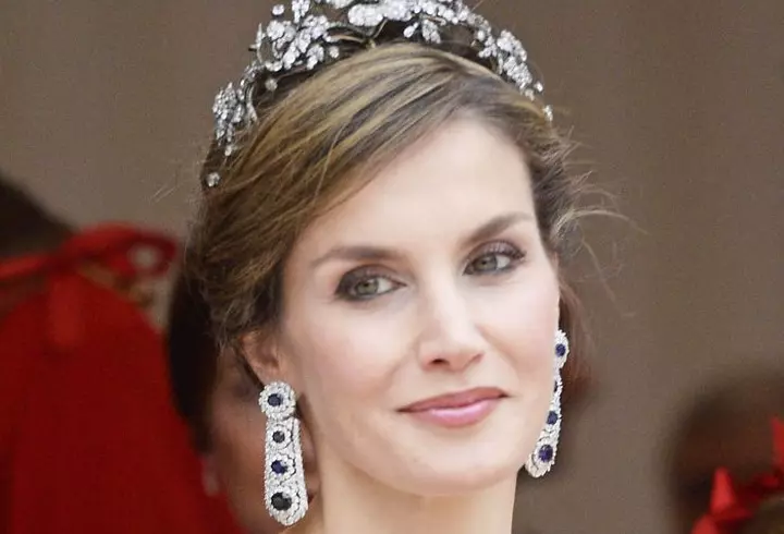 Get the look - Jennifer Lopez. Machiajul smokey eyes în nuanțe de maro, poartă-l și tu!