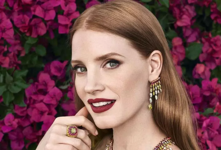 Get the look - Jennifer Lopez. Machiajul smokey eyes în nuanțe de maro, poartă-l și tu!