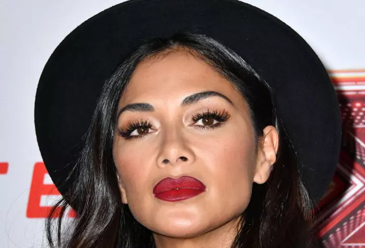 Get the look - Jennifer Lopez. Machiajul smokey eyes în nuanțe de maro, poartă-l și tu!