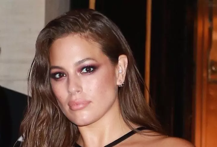 Get the look - Jennifer Lopez. Machiajul smokey eyes în nuanțe de maro, poartă-l și tu!
