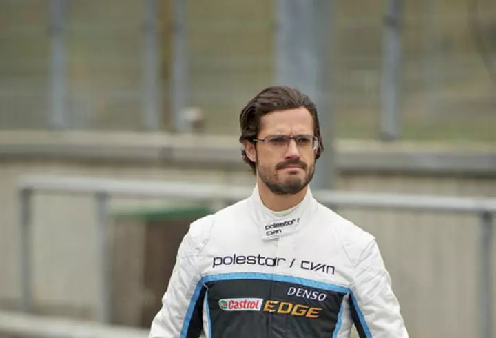 Jennifer Lawrence, prima apariţie oficială pe covorul roşu la Veneţia alături de iubitul cu 21 de ani mai bătrân