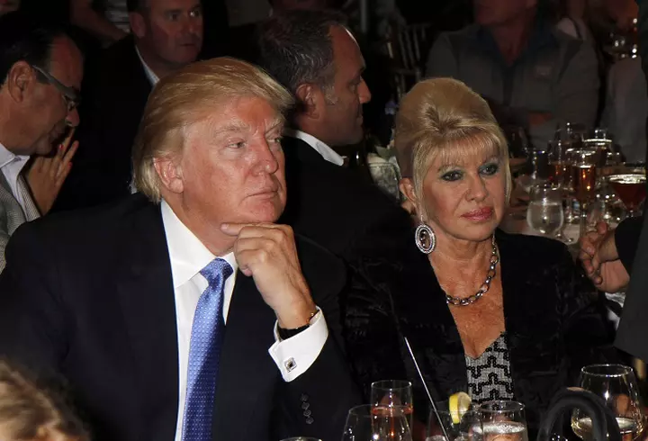 Cara Delevingne a dezvăluit că producătorul Harvey Weinstein, acuzat de hărțuire sexuală, i-a cerut să facă threesome: „Ne-a cerut să ne sărutăm și...”