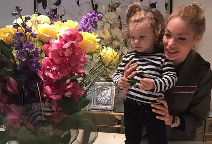 Exclusiv! Elena Băsescu iubeşte din nou! Unde s-a cunoscut cu noul iubit