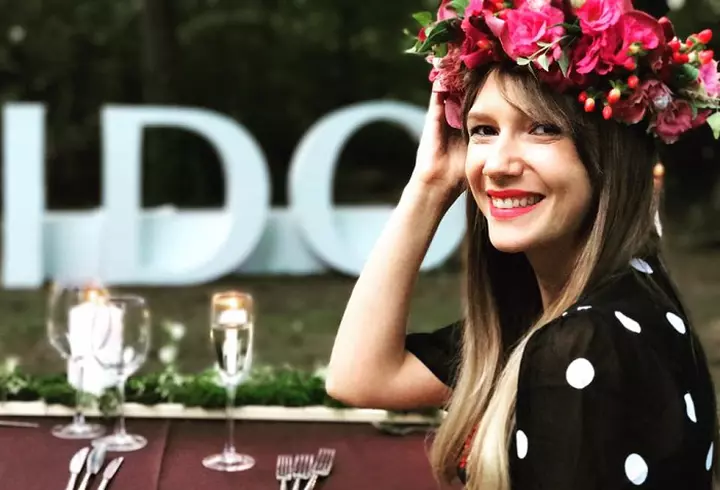 Cara Delevingne a dezvăluit că producătorul Harvey Weinstein, acuzat de hărțuire sexuală, i-a cerut să facă threesome: „Ne-a cerut să ne sărutăm și...”