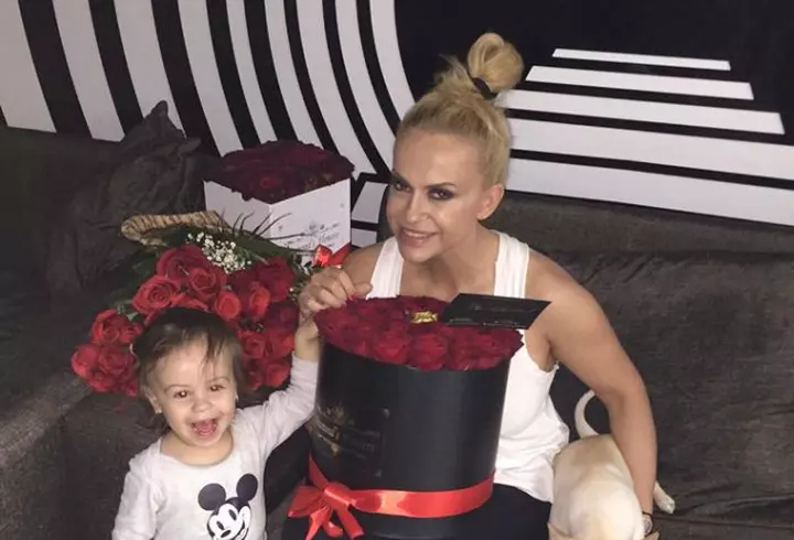 Alina Puşcaş împlineşte 32 de ani! Surpriza de care a avut parte prezentatoarea la miezul nopţii