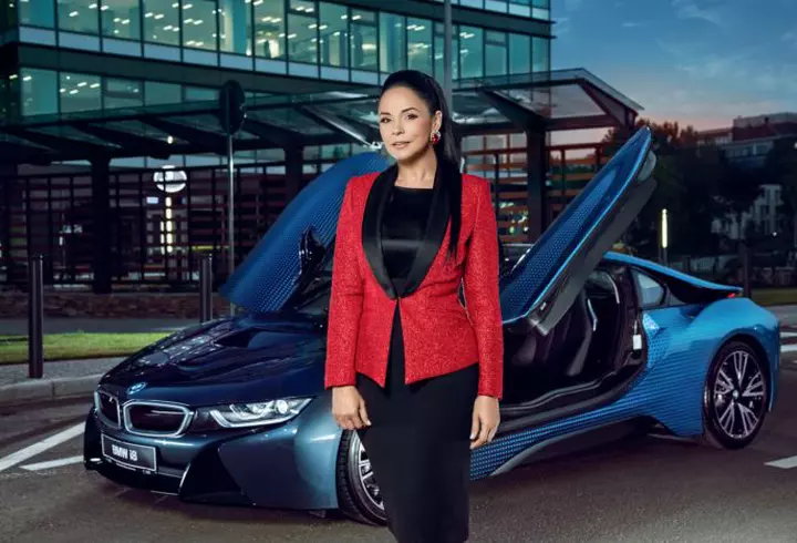 Alina Puşcaş împlineşte 32 de ani! Surpriza de care a avut parte prezentatoarea la miezul nopţii