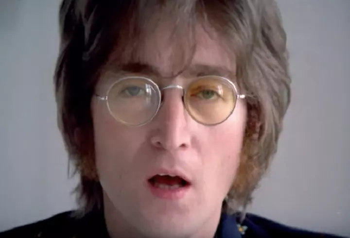 Cara Delevingne a dezvăluit că producătorul Harvey Weinstein, acuzat de hărțuire sexuală, i-a cerut să facă threesome: „Ne-a cerut să ne sărutăm și...”