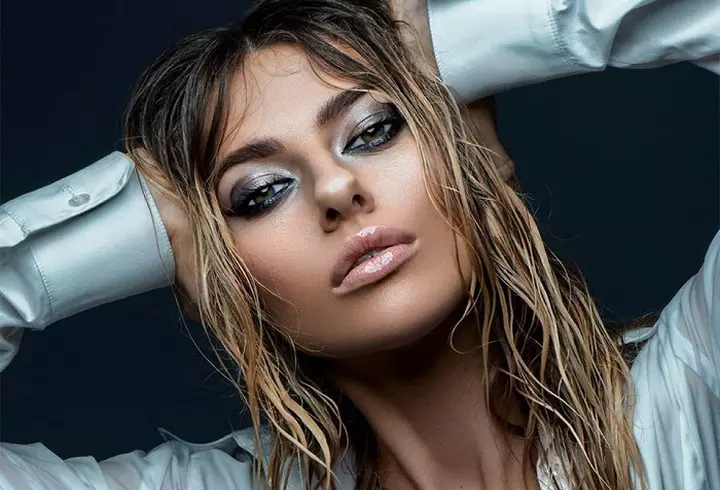 Cara Delevingne a dezvăluit că producătorul Harvey Weinstein, acuzat de hărțuire sexuală, i-a cerut să facă threesome: „Ne-a cerut să ne sărutăm și...”