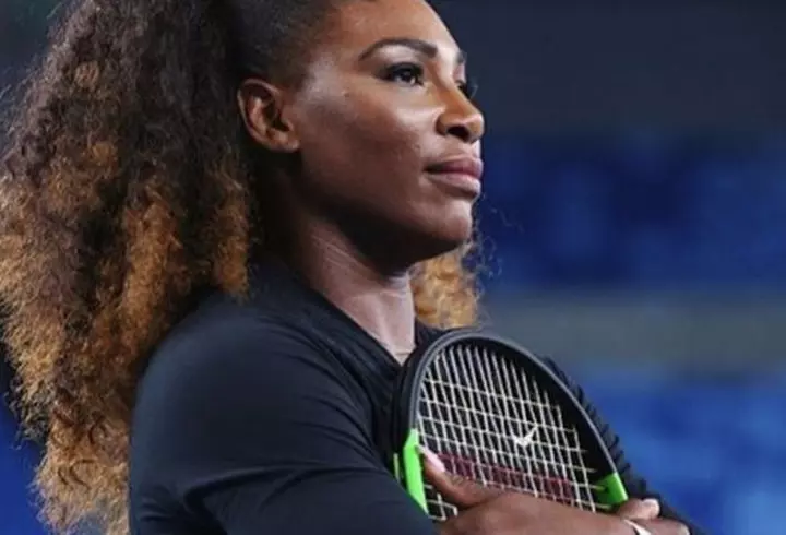 Cara Delevingne a dezvăluit că producătorul Harvey Weinstein, acuzat de hărțuire sexuală, i-a cerut să facă threesome: „Ne-a cerut să ne sărutăm și...”