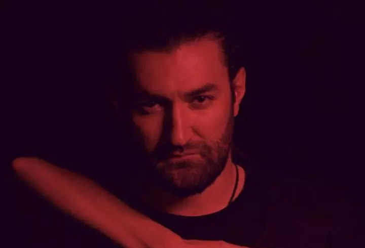 Cara Delevingne a dezvăluit că producătorul Harvey Weinstein, acuzat de hărțuire sexuală, i-a cerut să facă threesome: „Ne-a cerut să ne sărutăm și...”