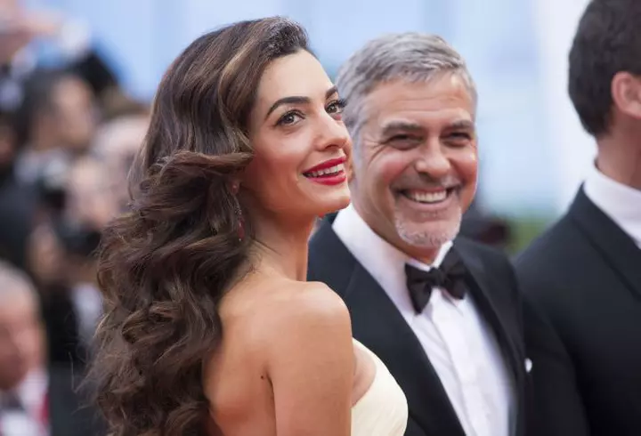 20 de celebrități care nu beau alcool niciodată. Ben Affleck, Gerard Butler și Brad Pitt au avut grave probleme cu băutura!