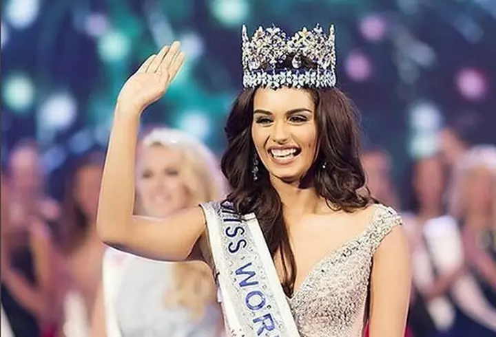 Motivul pentru care Delia îşi ascunde părul natural în spatele perucilor! S-a ferit să o spună până acum