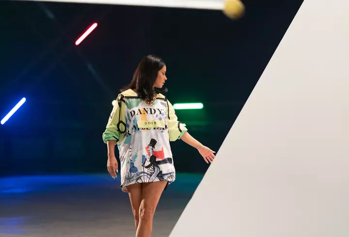 Cum accesorizăm rochiile cu imprimeu floral