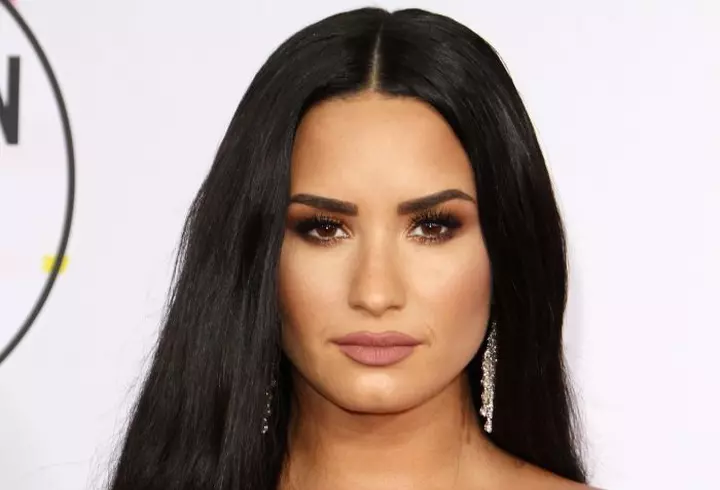 Get the look Saoirse Ronan - buze gotice