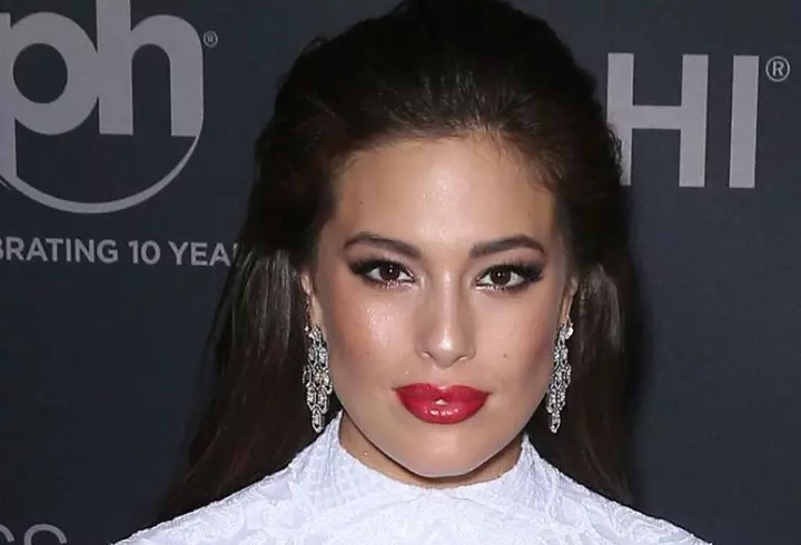 Pudra bronzantă: cea mai simplă metodă de aplicare