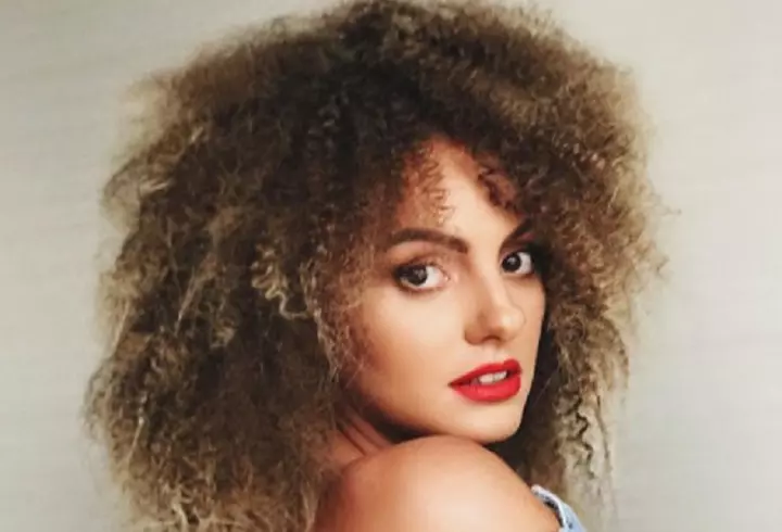 E considerată cea mai frumoasă româncă, dar uite cum arăta înainte! O recunoști?