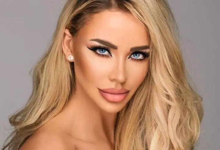 E considerată cea mai frumoasă româncă, dar uite cum arăta înainte! O recunoști?