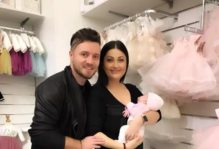 Simona Gherghe și-a scos fetița la zăpadă! Cum a îmbrăcat-o pe micuța Ana Georgia