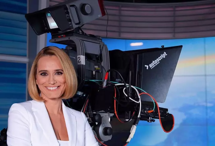 E considerată cea mai frumoasă româncă, dar uite cum arăta înainte! O recunoști?