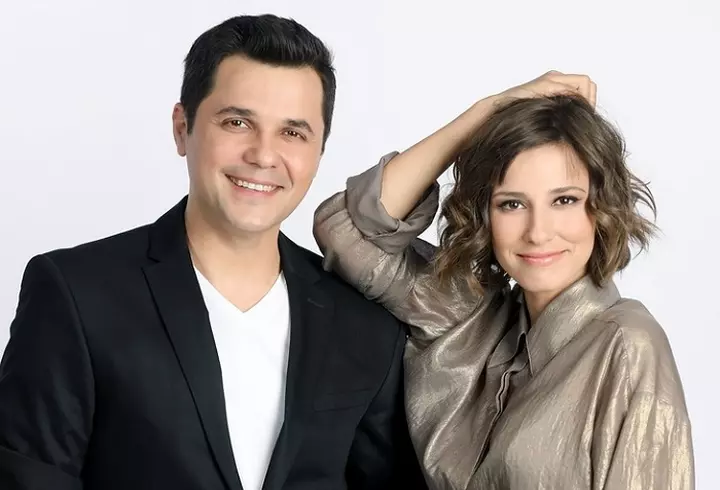 Kim Kardashian „lovește” din nou! Vedeta a pozat full topless!