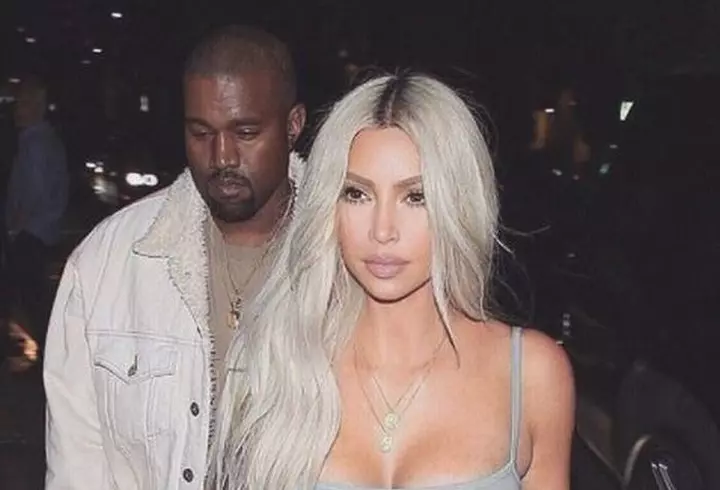 Kim Kardashian „lovește” din nou! Vedeta a pozat full topless!