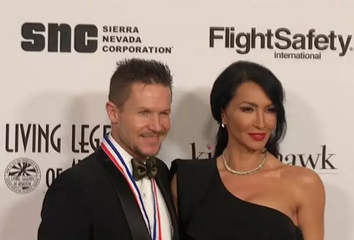 Elena Băsescu a plecat din țară împreună cu iubitul, după ce s-a aflat că e însărcinată