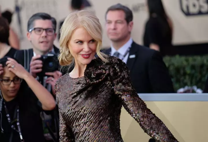 E considerată cea mai frumoasă româncă, dar uite cum arăta înainte! O recunoști?