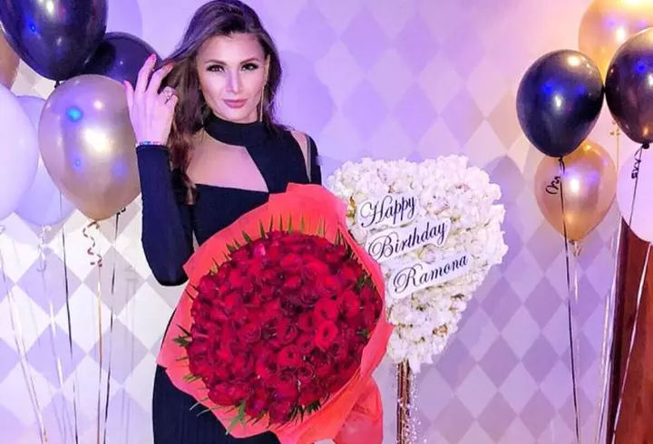 Kim Kardashian „lovește” din nou! Vedeta a pozat full topless!