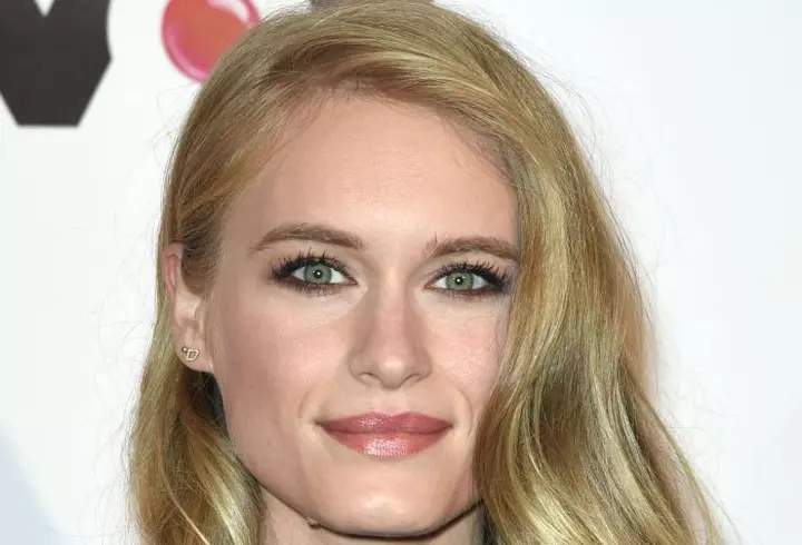 Pudra bronzantă: cea mai simplă metodă de aplicare