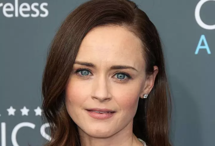 Pudra bronzantă: cea mai simplă metodă de aplicare