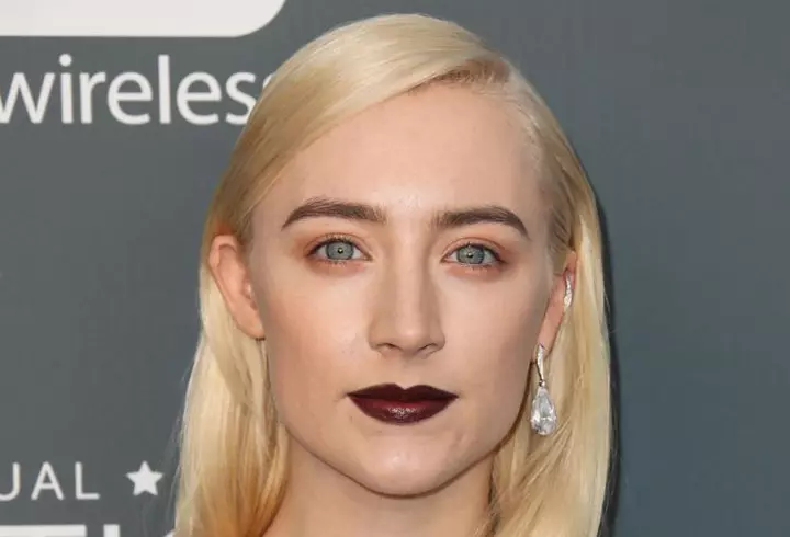 Pudra bronzantă: cea mai simplă metodă de aplicare