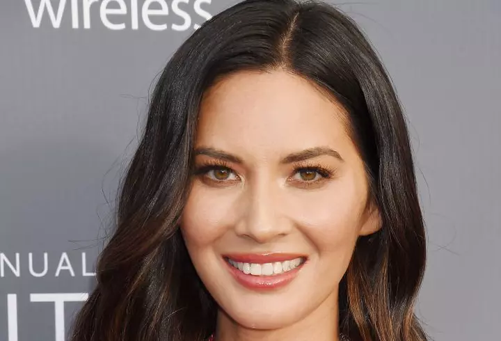 Pudra bronzantă: cea mai simplă metodă de aplicare