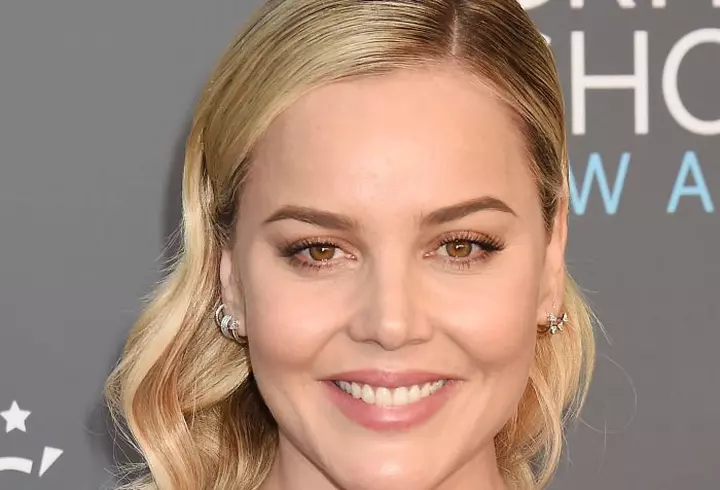 Pudra bronzantă: cea mai simplă metodă de aplicare