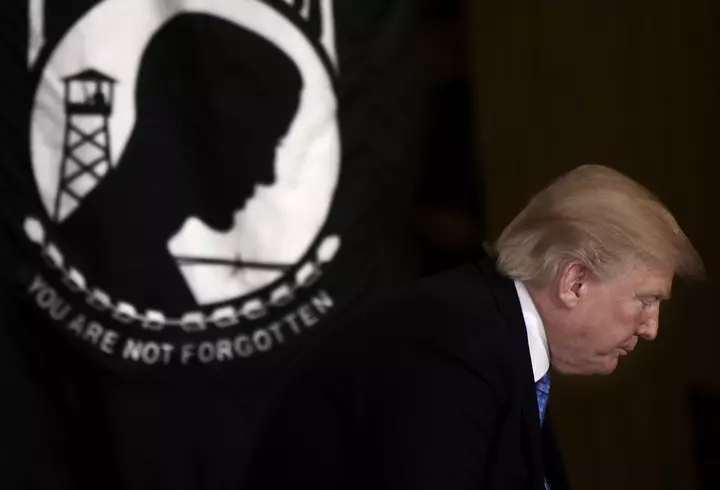 Kim Kardashian „lovește” din nou! Vedeta a pozat full topless!