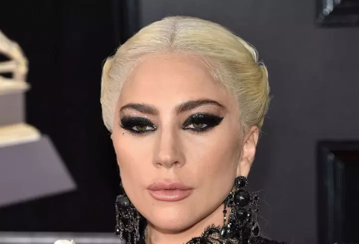 Kim Kardashian „lovește” din nou! Vedeta a pozat full topless!