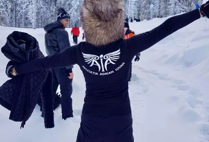 E considerată cea mai frumoasă româncă, dar uite cum arăta înainte! O recunoști?