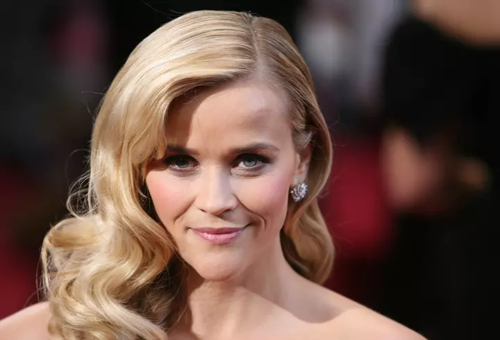 Kim Kardashian „lovește” din nou! Vedeta a pozat full topless!