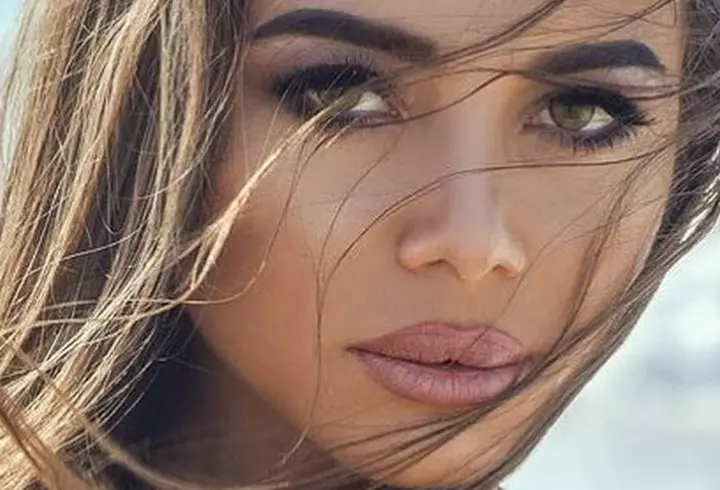 Elena Băsescu a plecat din țară împreună cu iubitul, după ce s-a aflat că e însărcinată