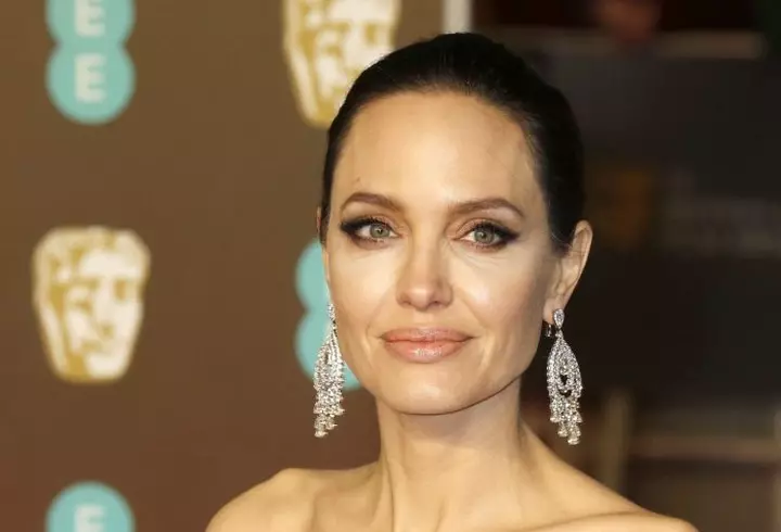 Un nou scandal la orizont? Dwayne “The Rock” Johnson, plătit cu 13 milioane de dolari mai mult decât Emily Blunt pentru rolul principal!