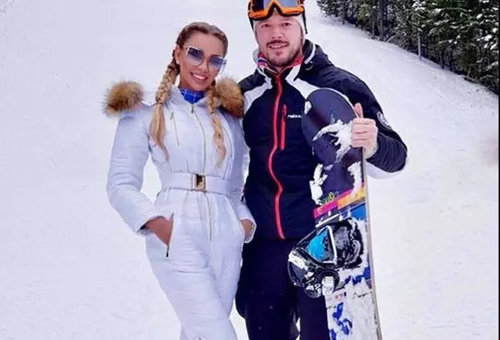 Elena Băsescu a plecat din țară împreună cu iubitul, după ce s-a aflat că e însărcinată